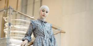 Inspirasi Earth Tone Look ala Dara Arafah, Simpel nan Feminin
