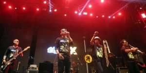 Tipe-X Bawakan Lagu Hits Tutup Keseruan Festival 6