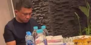 Viral Foto Ferdy Sambo Nyantai di Rumah Bukan di Tahanan, Ini Penjelasan Pengacara