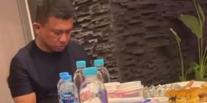 Viral Foto Ferdy Sambo Nyantai di Rumah Bukan di Tahanan, Ini Penjelasan Pengacara