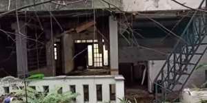 Potret Rumah Mewah Terbengkalai yang Diduga Milik Artis Cilik Era 90-an, Ternyata Begini Fakta Sebenarnya…