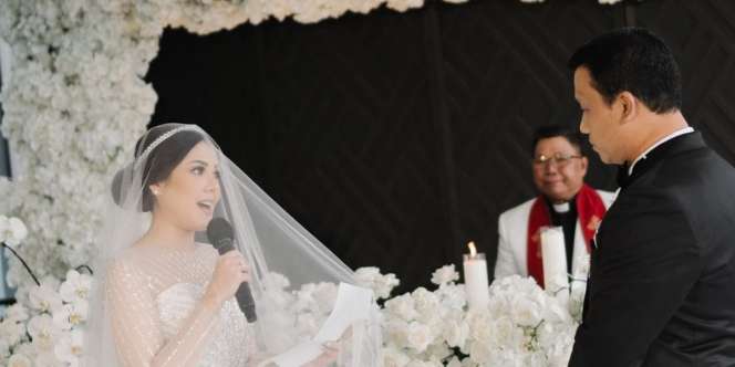 Baru Menikah Kena Musibah, Tina Toon Kehilangan Cincin Nikah