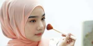 Hindari 4 Kebiasaan Makeup yang Malah Bikin Riasan Hancur
