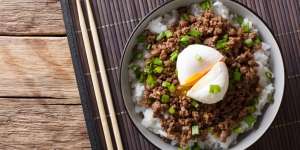 Bikin Oseng Daging Ayam, Lauk ‘Sat Set’ Kaya Protein