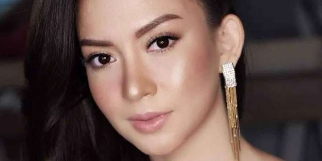 Inspirasi Foxy Eye Makeup Karina Nadila, Wajah Jadi Lebih Tegas