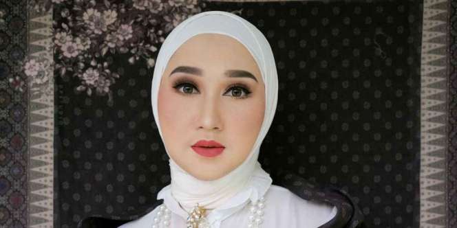 Dua Karakter Dian Pelangi dengan Gaya Makeup Berbeda