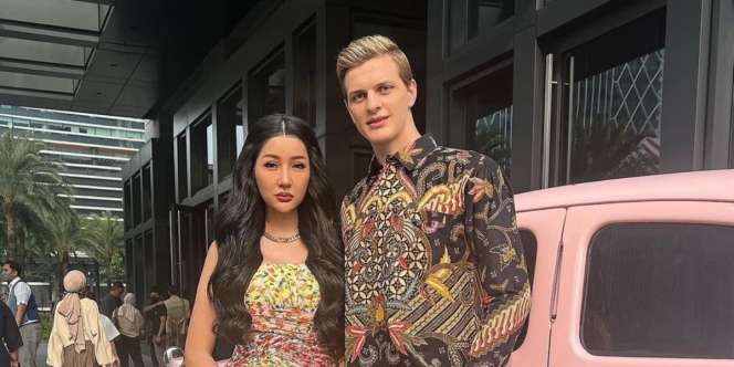 Penampilan Lucinta Luna jadi Barbie Bikin Syok