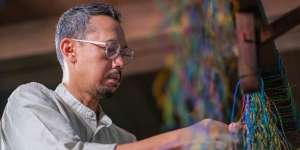 Karya Seniman Indonesia Ari Bayuaji Diakui Internasional, Ubah Sampah Laut Jadi Seni Instalasi 