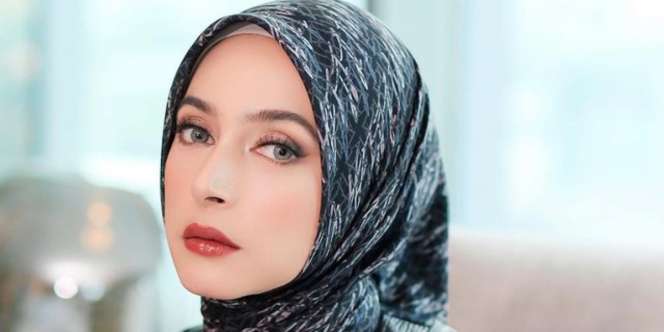 Nabila Syakieb Elegan dengan Classic Smokey Eye Makeup