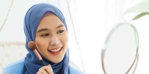 Cara Bersihkan Kuas Makeup dalam Hitungan Detik