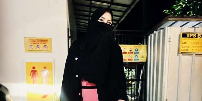 Kini Bercadar Potret Ratu Rizky Nabila Tetap Pakai Celana Jeans 
