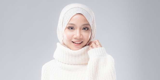 5 Trik Saat Pakai Hijab Putih, Dijamin Tak Berkesan Kusam 