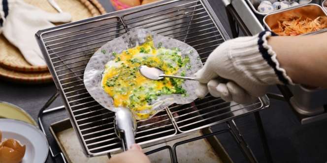 Hanya Ada Telur dan Sayur, Bikin Breakfast Wrap dari Rice Paper