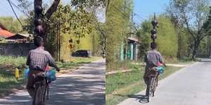 Viral Aksi Pria di Blora Kayuh Sepeda Sambil Bawa 3 Kendi di Atas Kepala, `Balancing`-nya di Atas Rata-Rata
