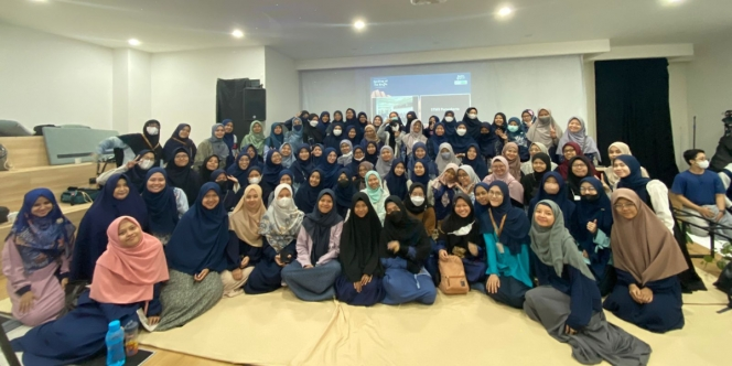 Serunya Komunitas Ngafal Ngefeel Bedah Surah Al Qomar Bareng-Bareng