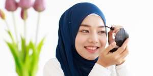 Pakai Clear Brow Mascara dengan Tepat, Alis Cetar Seharian