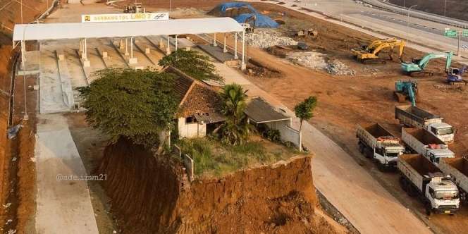 Viral Rumah Berdiri 'Sendirian' di Tengah Jalan Tol Cijago Depok, Ini Penyebab dan Kondisinya Sekarang