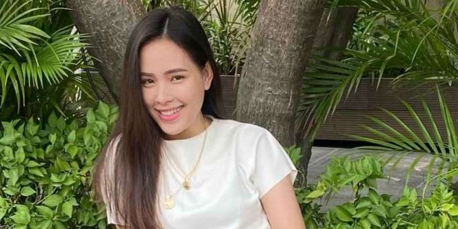 Asian Makeup Hiasi Wajah Lady Nayoan, Tampilannya Jadi Sangat Anggun 