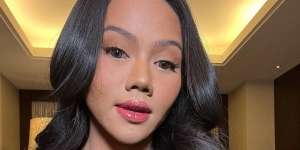 Potret Yura Yunita Tampil ala Barbie Sunda