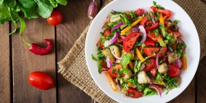 Bye Mayones, Buat Salad Sayur Rendah Kalori dengan Saus Jahe