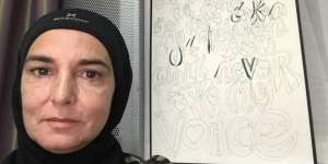 2 Juz Quran Buka Hati Sinead O&rsquo;Connor jadi Mualaf, Sempat Salah Lantunkan Azan karena Emosi Membuncah