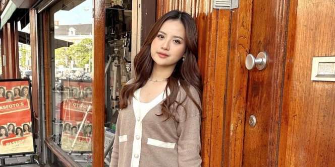 Anggi Marito Glowing dengan Smooth Complexion, Tengok Makeupnya Yuk
