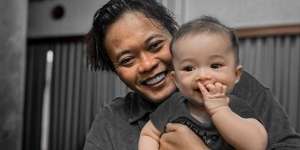 10 Potret Masa Kecil Pelawak Pria Terkenal, Sule Disebut Kembaran Adzam, Wajahnya Bule?