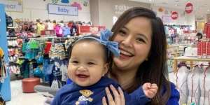 Pose Cute Putri Tasya Kamila, Sering Disebut Versi Sachet Sang Ibu