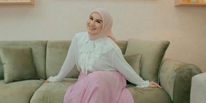 Riasan Alis MUA Hepi David Bikin Wajah Irish Bella Lebih Tegas