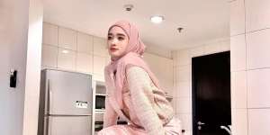 Potret Inara Rusli Bergaya ala Barbie: 'Let's Go Ngaji'