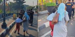 Momen Haru Ibu Gandeng Tangan Putranya Sambil Lari di Belakang Barisan Brimob