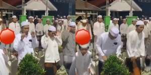 Viral Video Diduga Santri Ziarah Kubur sambil Gerak Maju Mundur
