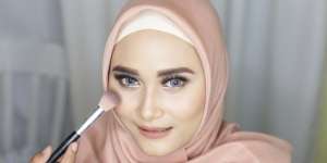 Coba Trik dari MUA untuk Samarkan Area Gelap Bawah Mata 