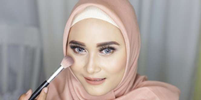 Coba Trik dari MUA untuk Samarkan Area Gelap Bawah Mata 