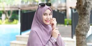 Tanpa Bulu Mata Palsu, Lihat Makeup Flawless Anisa Rahma