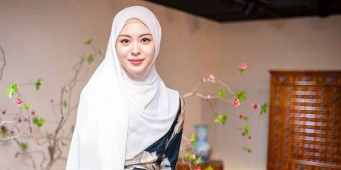 Makeup No Makeup Ayana Moon, Flawless Maksimal