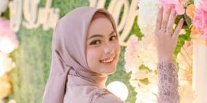 Dilamar Pengusaha Tajir dengan Uang Panai Rp2 Miliar, Intip Potret Rumah Putri Isnari di Kampung yang Bernuansa Emas