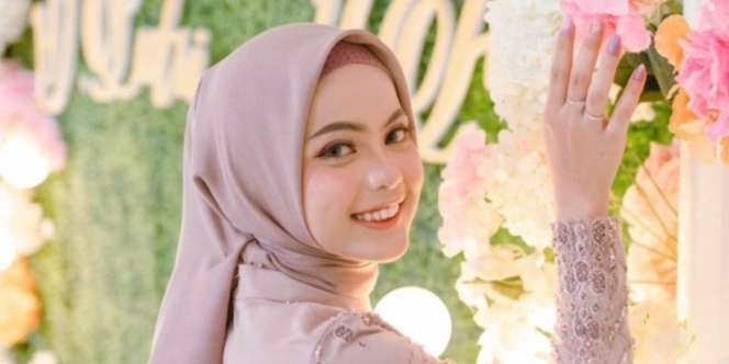 Dilamar Pengusaha Tajir dengan Uang Panai Rp2 Miliar, Intip Potret Rumah Putri Isnari di Kampung yang Bernuansa Emas