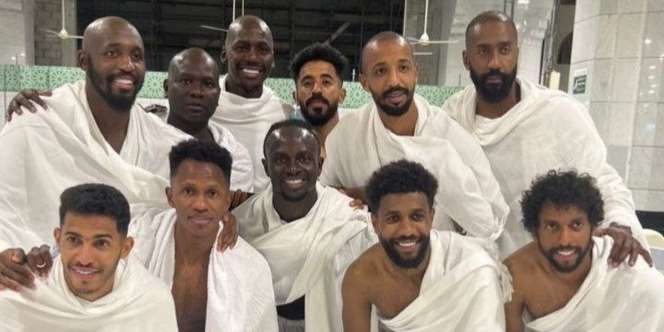 Masya Allah! Momen Pemain Al Nassr Umroh Barengan, Adem Melihatnya
