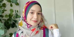 Tutorial Style Anggun Hijab Segi Empat, Pilih Motif Dreamy
