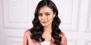Stunning Eye Makeup Amanda Rawles dengan Eyeliner Green Neon