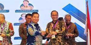 Gencarkan Digitalisasi, Sekda Semarang Iswar Aminuddin Sabet Penghargaan di Askompsi Digital Leadership Government Awards 2023
