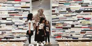 Reaksi Kocak Tiga Anak Natasha Rizky Diajak Liburan ke Museum Macan