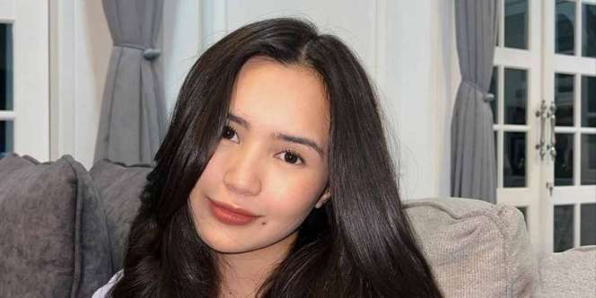 Inspirasi Makeup Dewy Beby Tsabina, Wajah Jadi Terlihat Fresh