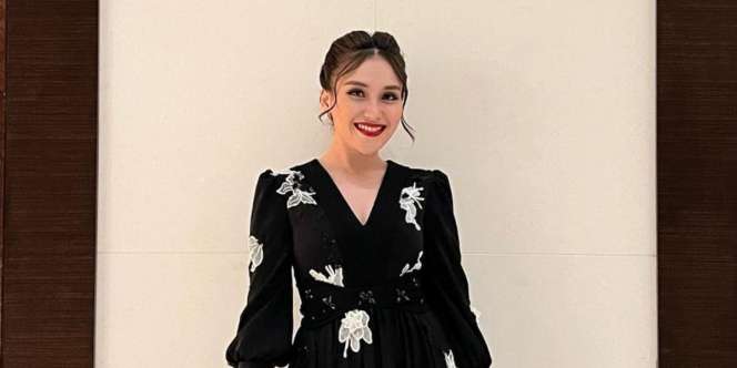 Ayu Ting Ting Tampil dengan Makeup Fierce Dipuji Mirip Barbie Depok