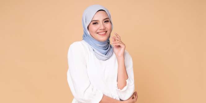 Tampil Segar ke Kantor dengan Gaya Makeup Simple