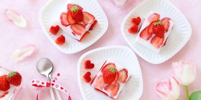 Cuma 3 Bahan, Cake Puding Stroberi Siap jadi Camilan