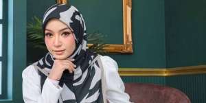 Tutorial Hijab Instan dengan Magnet, Praktis Bikin Look Manis