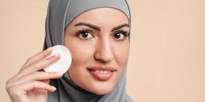 Kulit Bersih dan Tak Kasar, 4 Langkah Pakai Micellar Water dengan Tepat