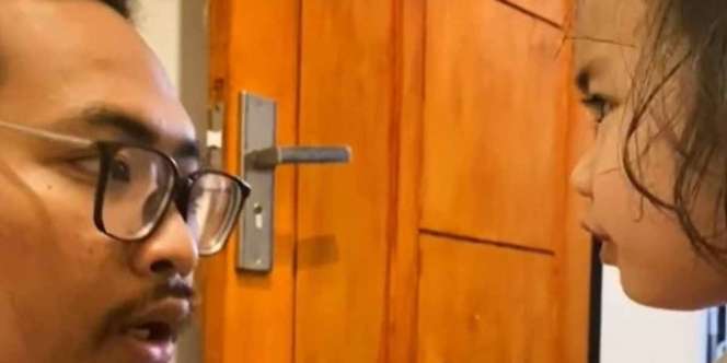 Video Ayah Tenangkan Balitanya yang Mengamuk Bikin Salut Netizen